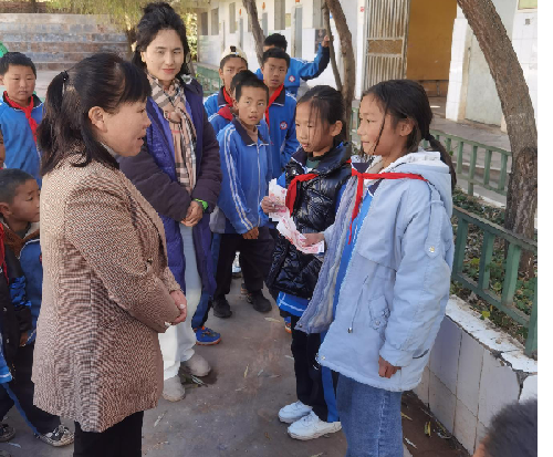 新春送關愛 | 涼山州喜德縣關工委：愛心暖冬日  溫情暖校園