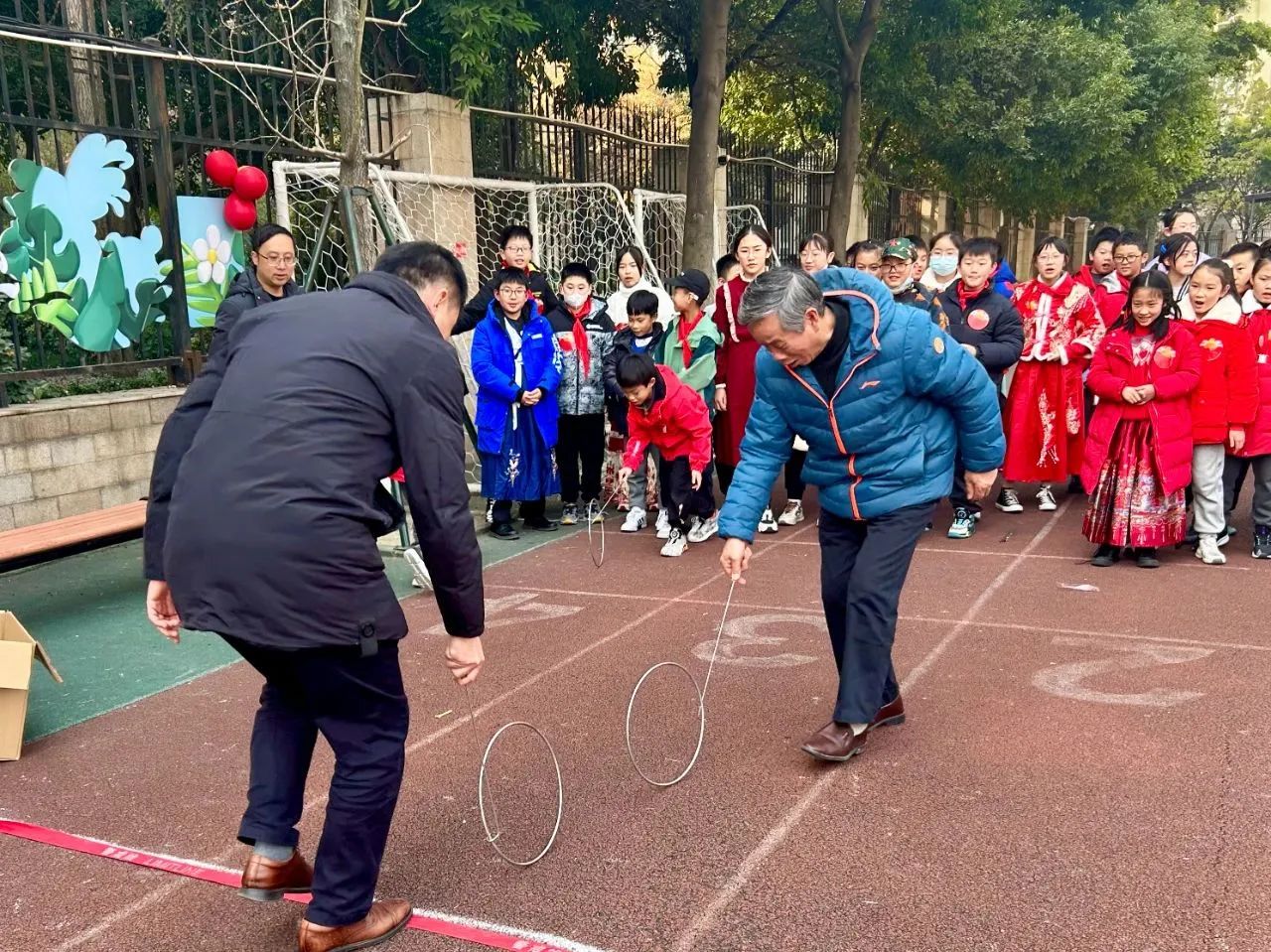 成都市蜀漢外國語實驗小學關工委開展“蜀娃鬧春 喜迎新年”元旦節活動