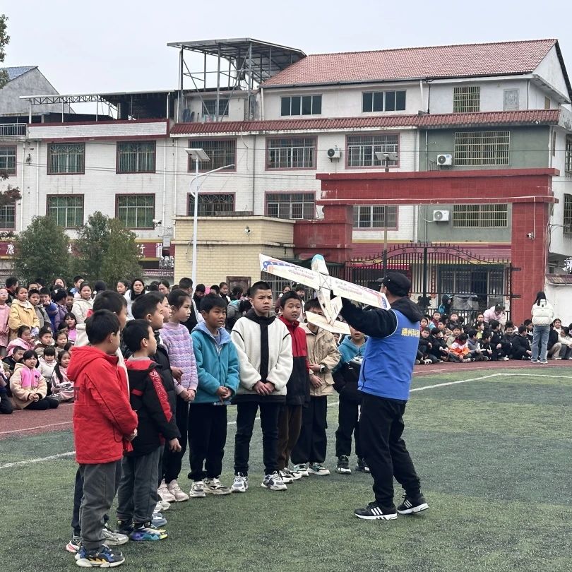 江西省贛州科技館“科普鄉村行”走進贛州市于都縣盤古山中心小學關工委