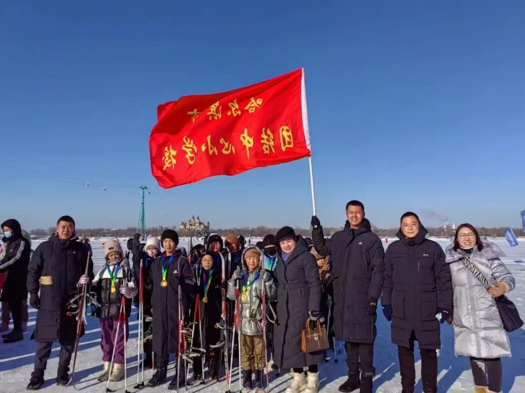 團結校滑雪三.jpg