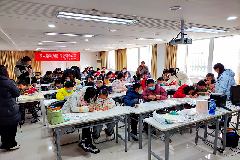 江蘇省南京市玄武區小衛街社區關工委開展“花燈照亮社區，體驗非遺手作”活動(1).jpg