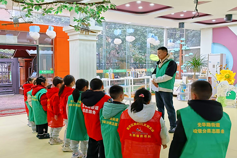 江蘇省南京市秦淮區光華路街道紫金社區關工委聯合幼兒園開展學雷鋒活動(1).jpg